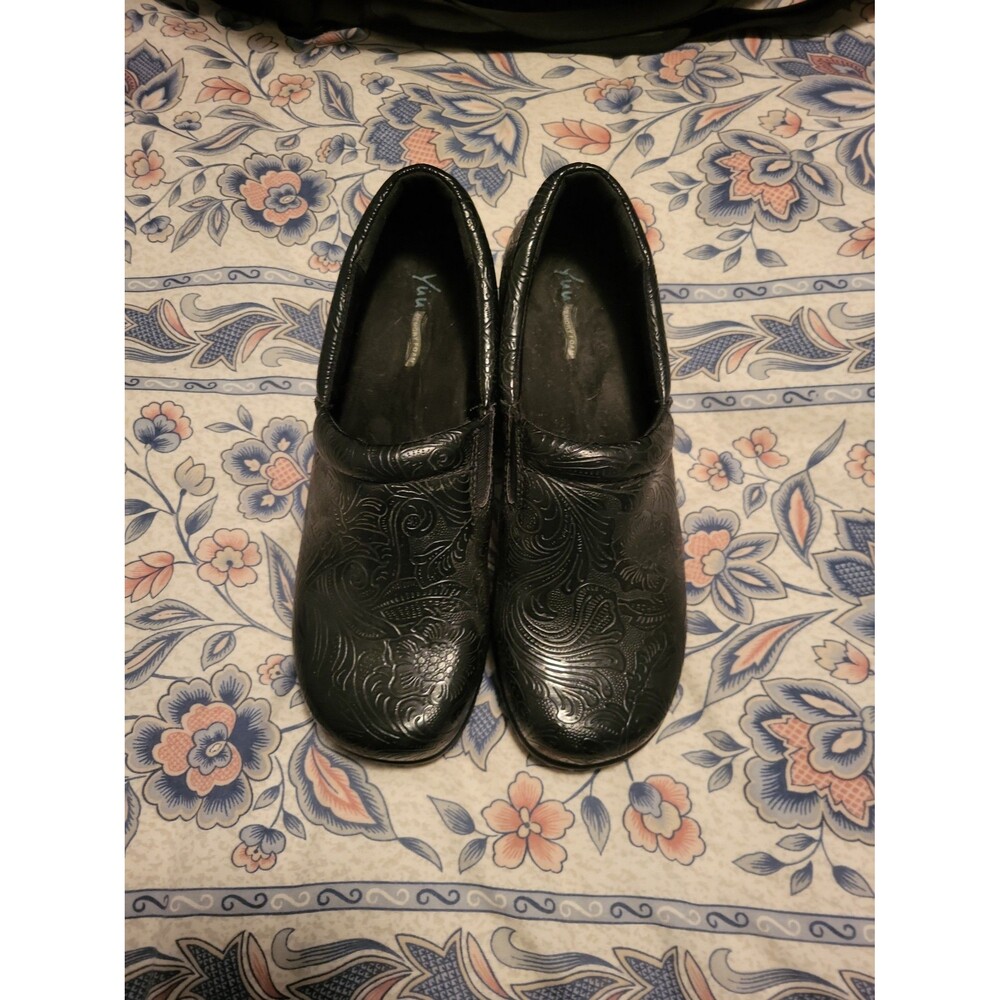 Womens Size 8 Black Clogs